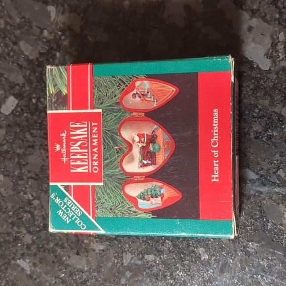Hearts of Christmas Hallmark Keepsake 1990 - Picture 1 of 6